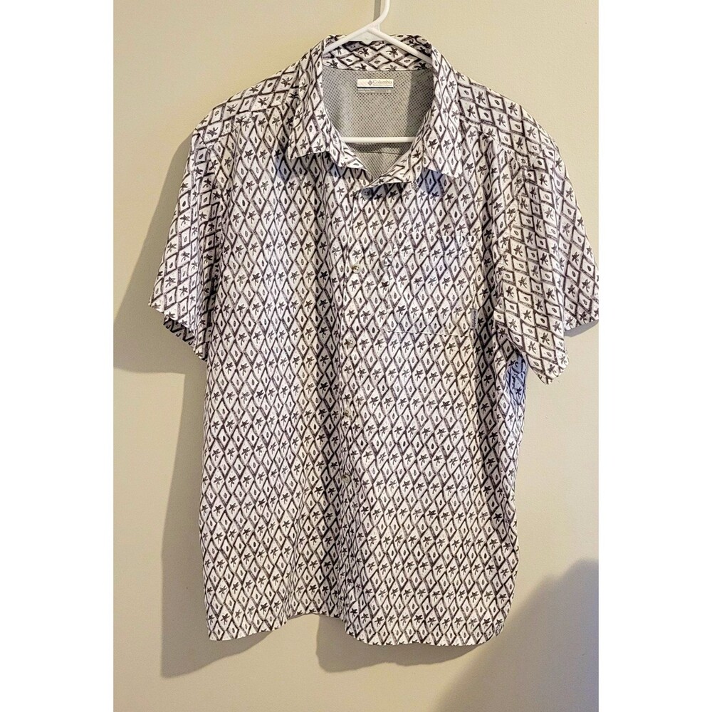 Columbia Men’s L White/Black Geometric Short Sleeve Point Collar Button-Up